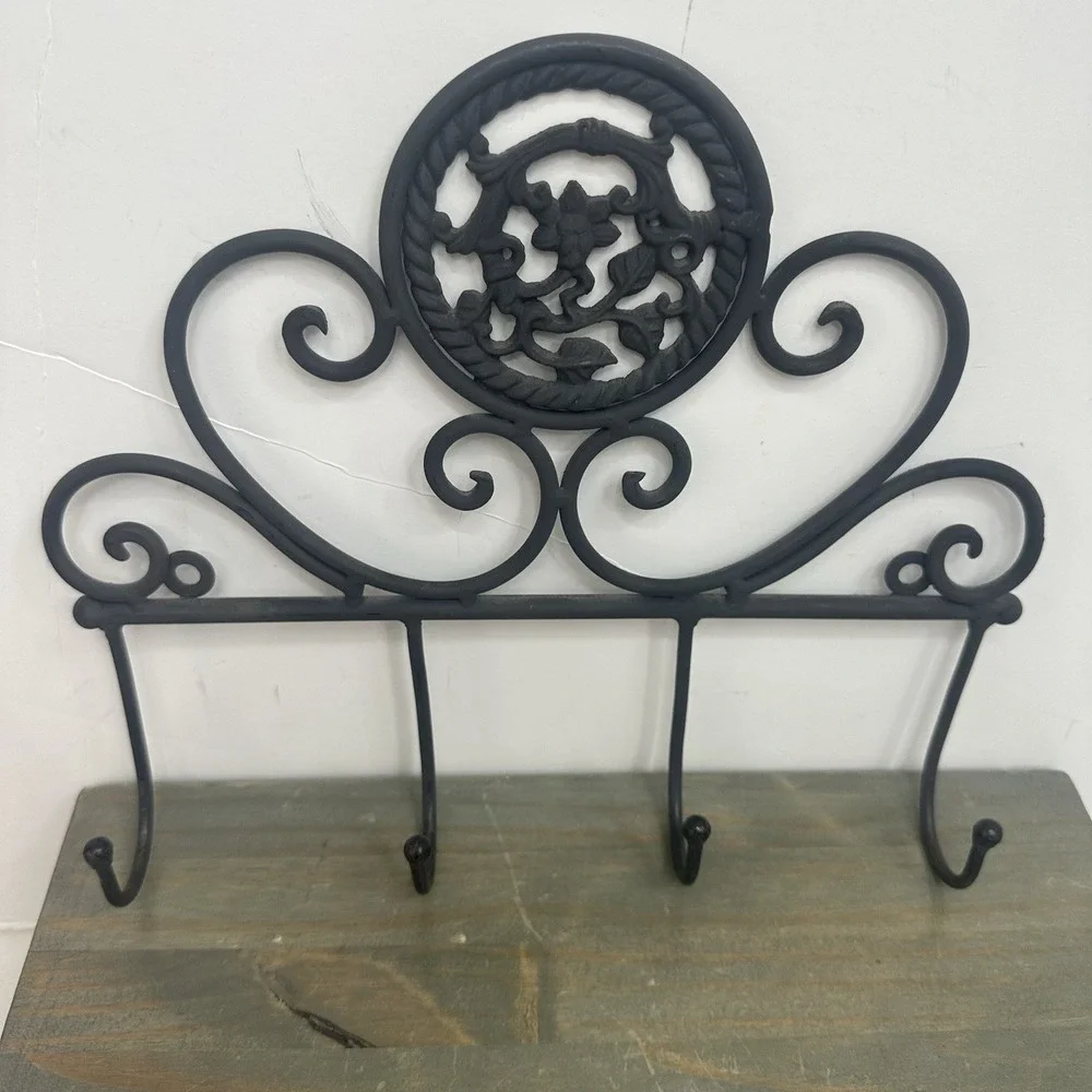 Vintage Wrought Iron Artisan 4 Hook Wall-Mount Coat Rack Holder Hat hanger Black